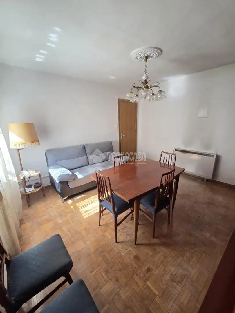 Sala d'estar de Pis en venda en Madrid