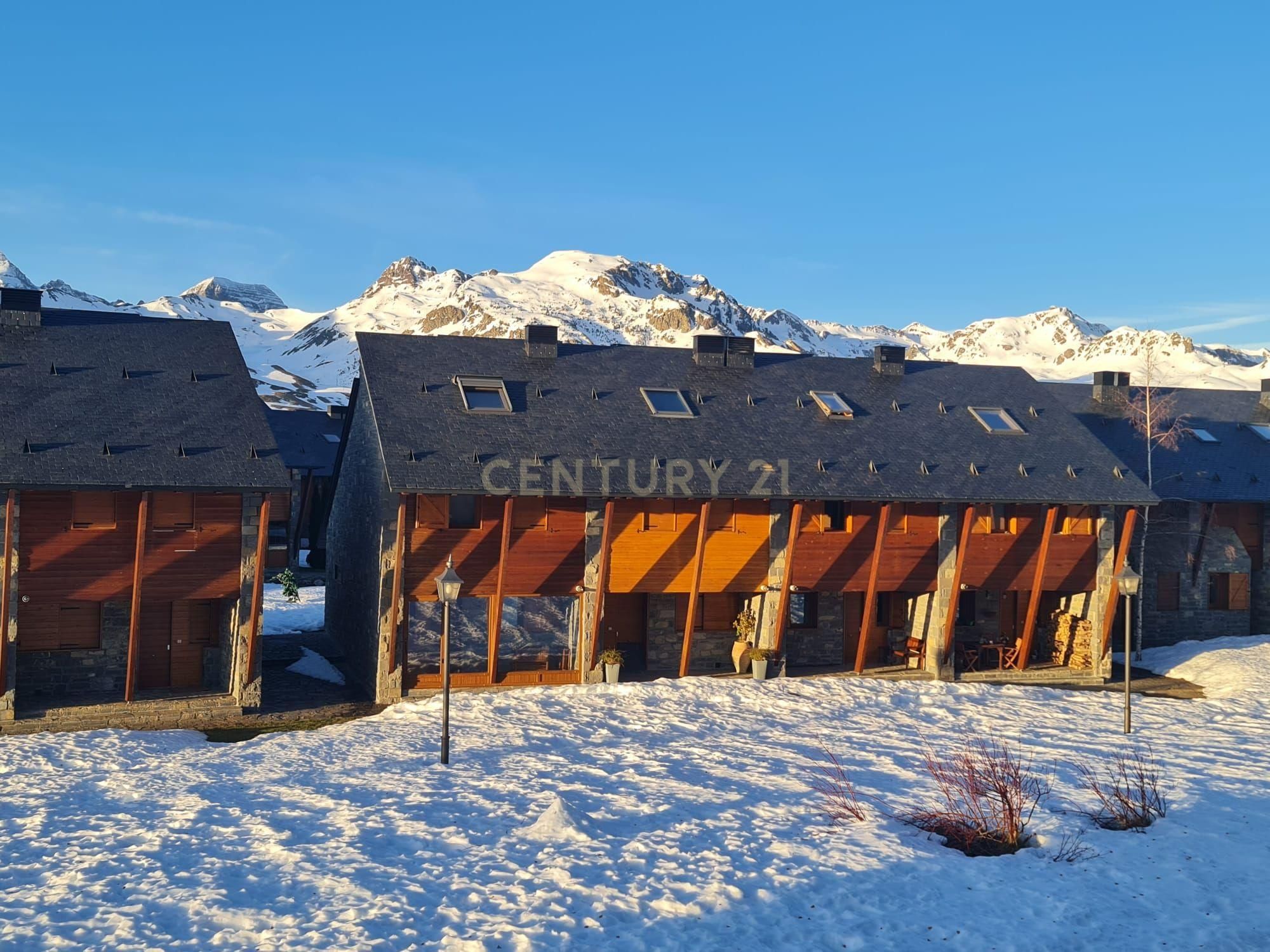 Exterior view of Single-family semi-detached for sale in Sallent de Gállego  with Private garden, Storage room and Oven