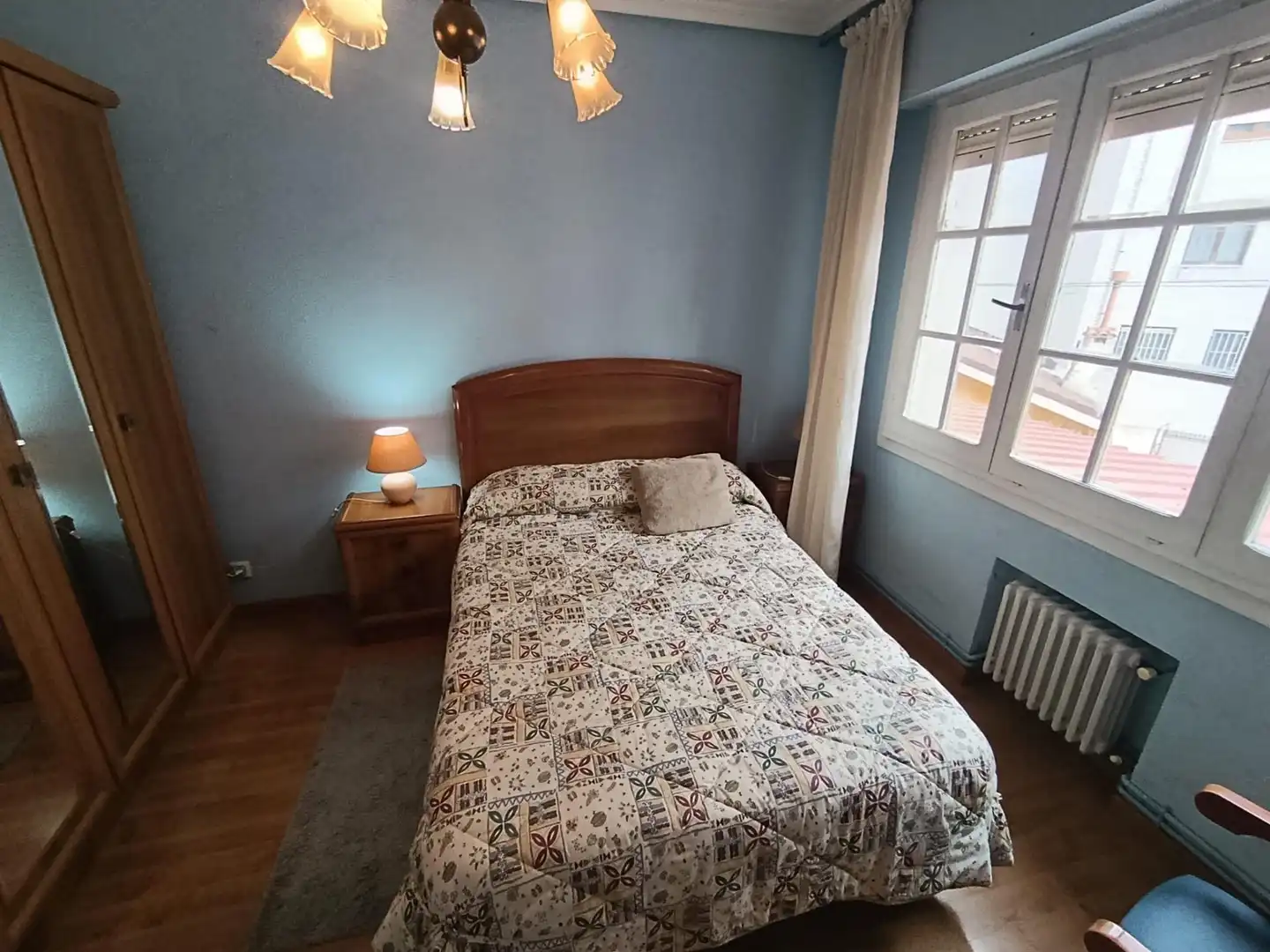 Dormitori de Apartament de lloguer en Avilés amb Calefacció i Moblat