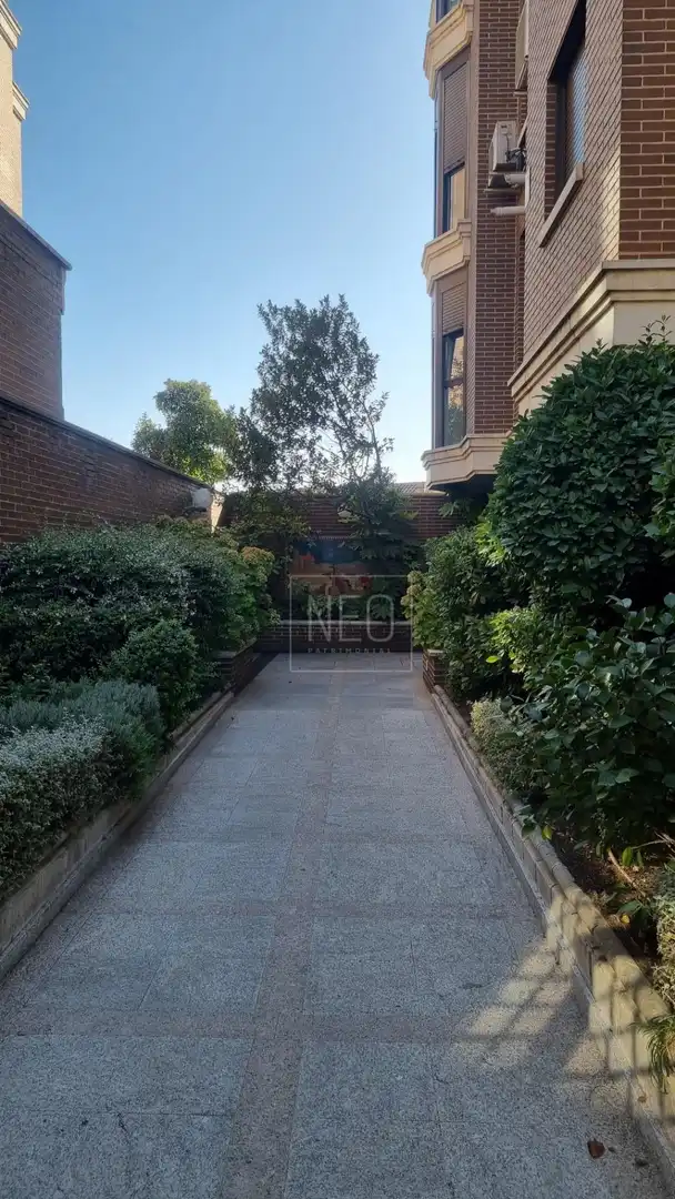 Terraza de Dúplex en venta en Madrid con Aire acondicionado, Calefacción y Jardín privado