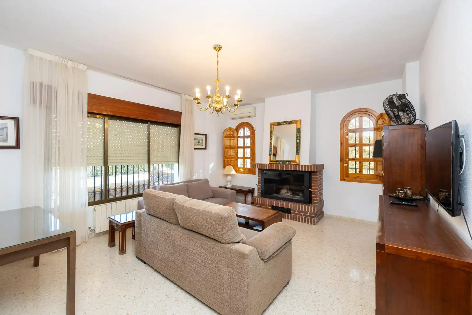 Chalet con piscina en venta en Calle Lindaraja, imagen 6