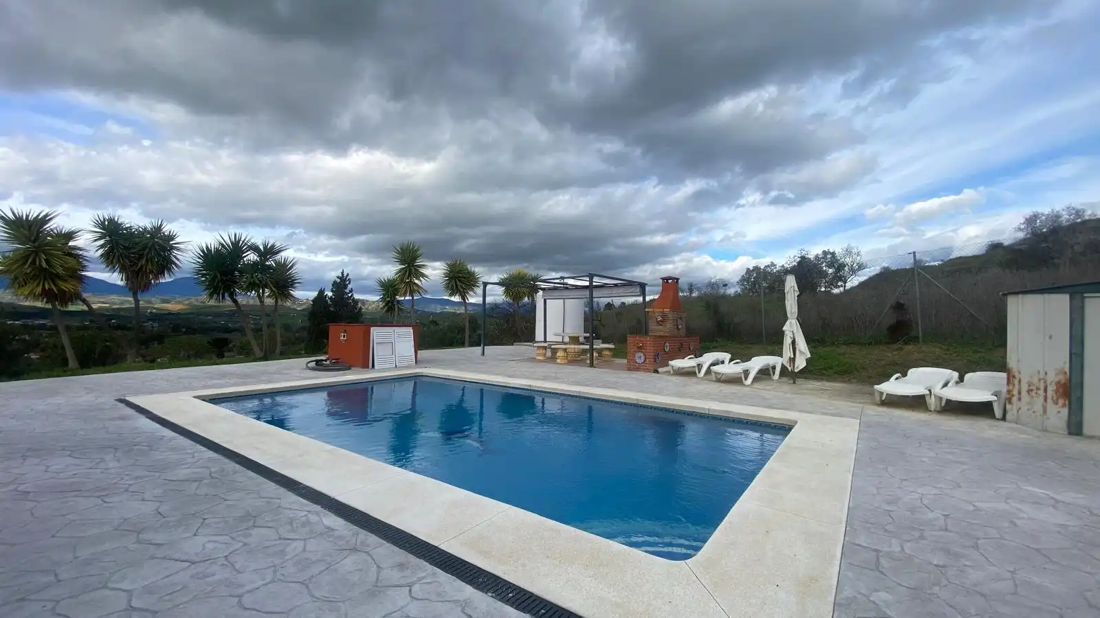 Schwimmbecken von Haus oder Chalet zum Verkauf in Coín mit Klimaanlage, Privatgarten und Terrasse