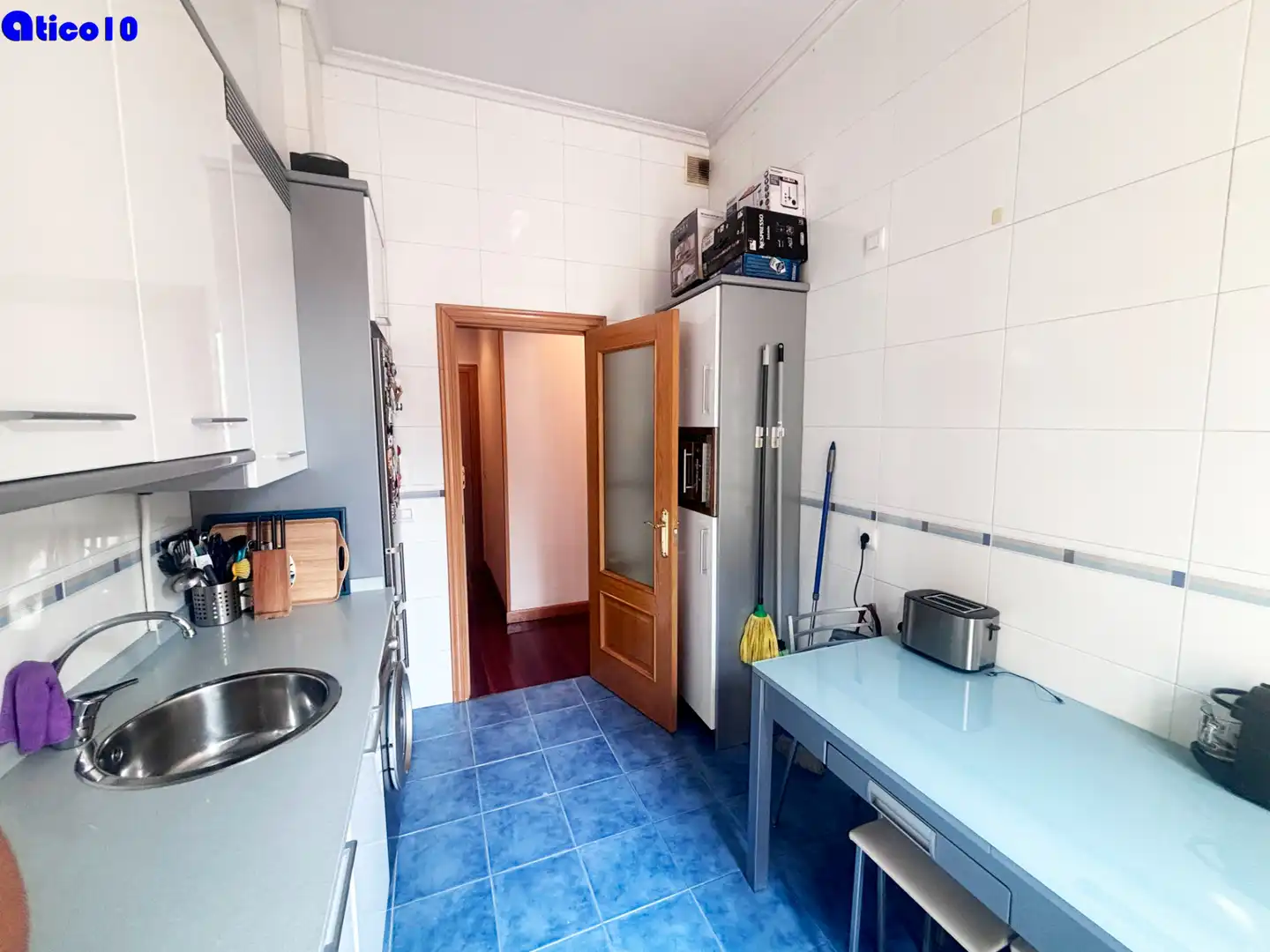 Cuina de Pis en venda en Oviedo  amb Calefacció, Moblat i Forn
