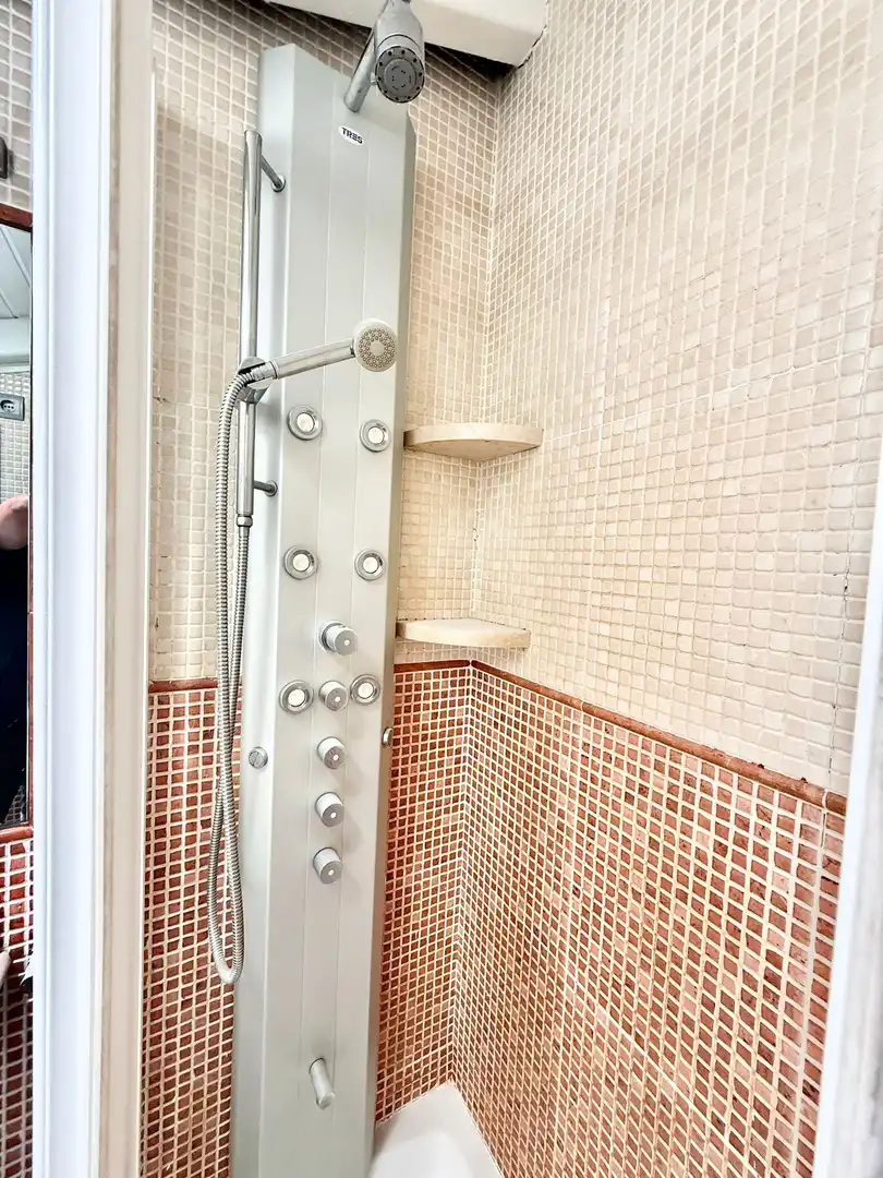 Bathroom of Duplexes for rent in Madrid  with Air Conditioner, Heating and Furnished