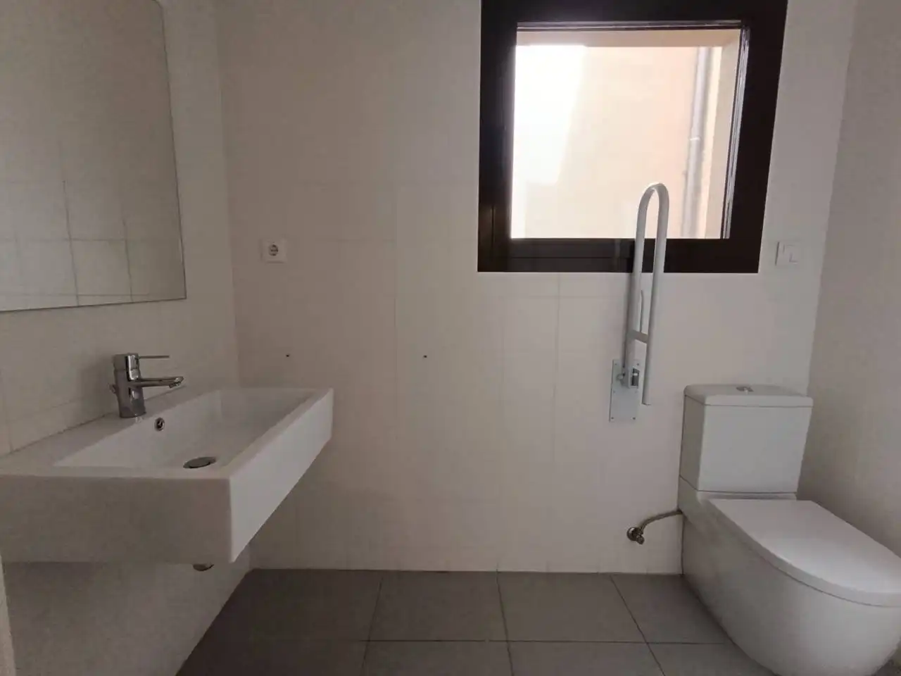 Badezimmer von Geschaftsraum zur Miete in Manresa