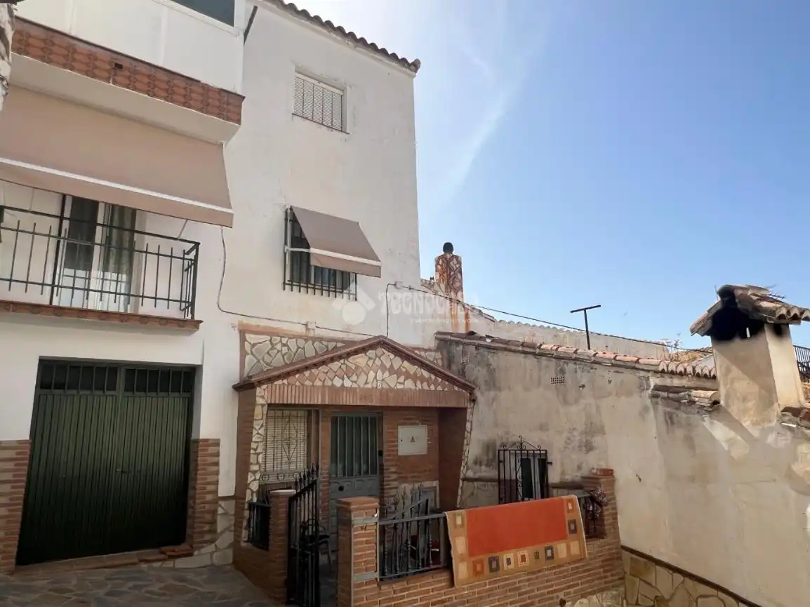 Vista exterior de Casa adosada en venta en Sayalonga