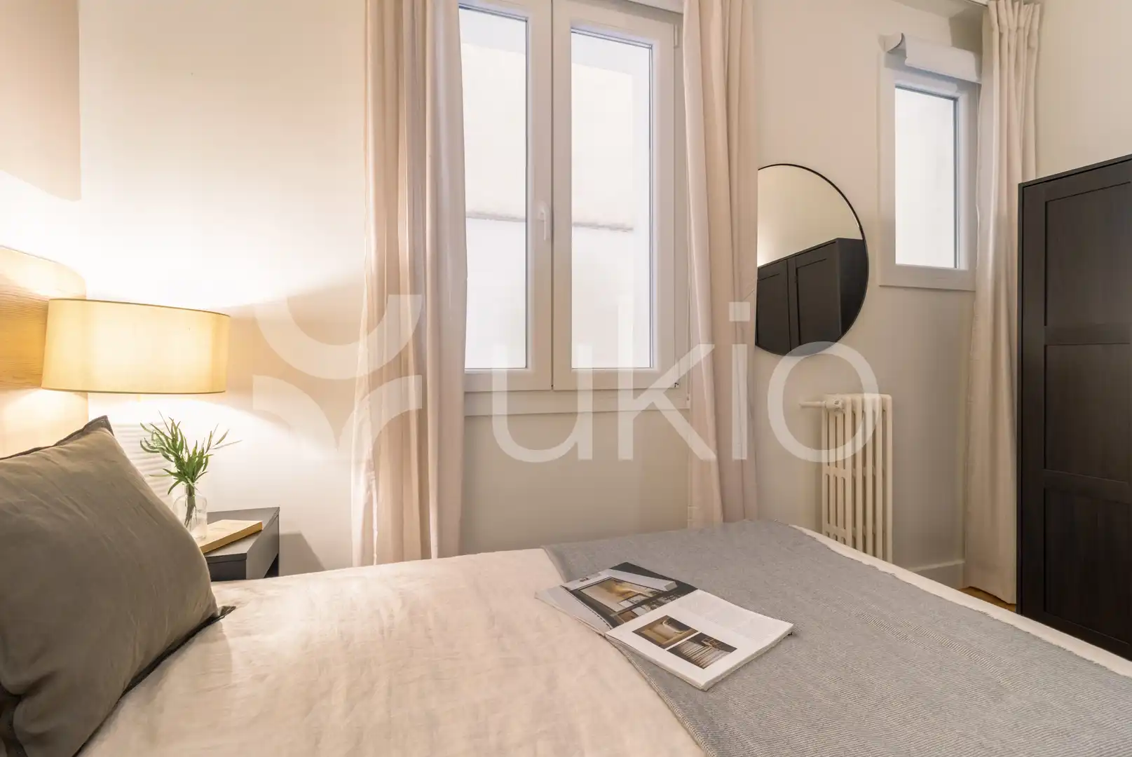 Dormitori de Apartament de lloguer en Madrid amb Aire condicionat, Calefacció i Moblat