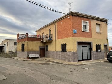 Casa amb balcó en venda a Calle Margubete