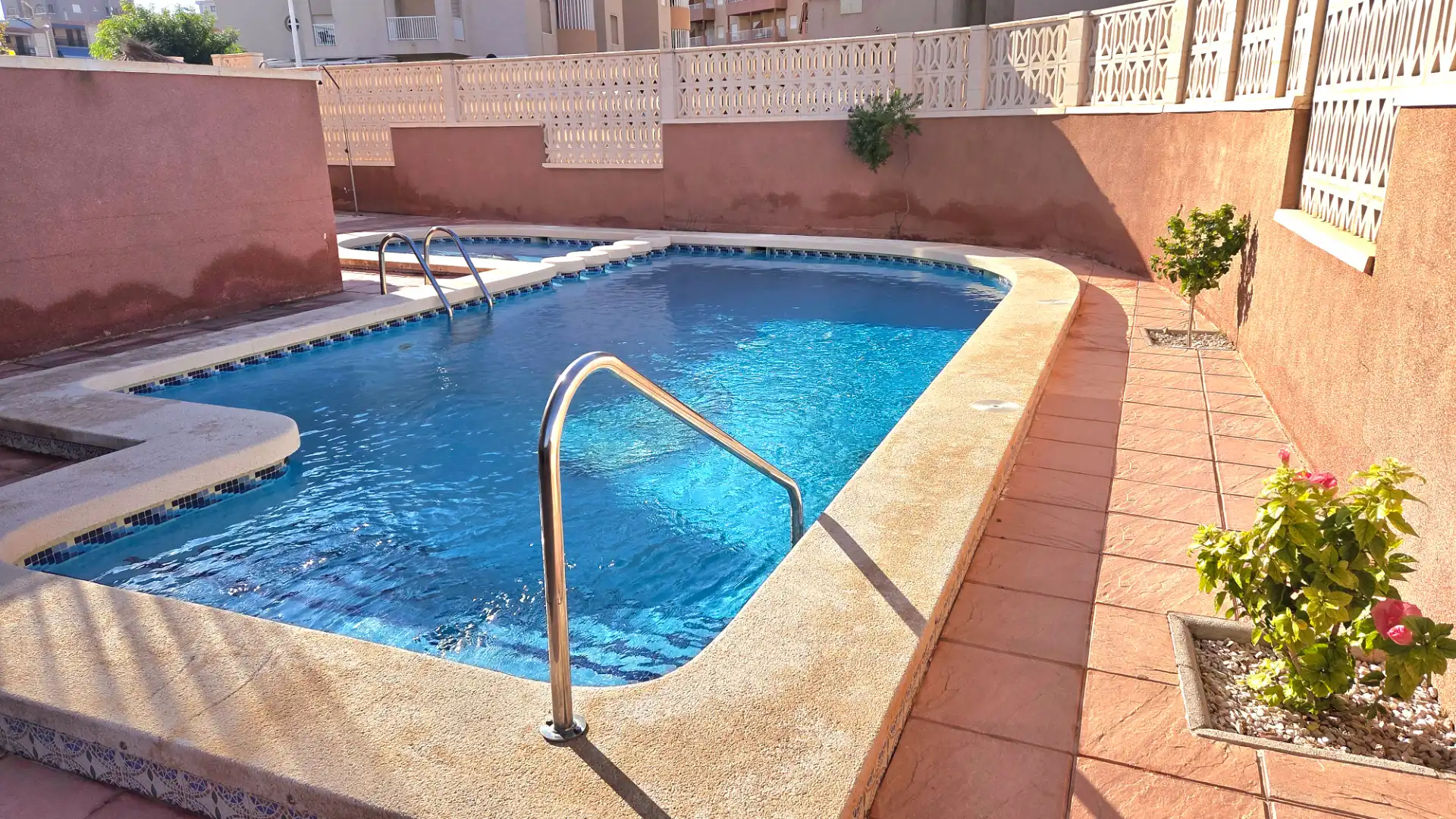 Piscina de Apartamento en venta en Elche / Elx con Aire acondicionado, Terraza y Amueblado