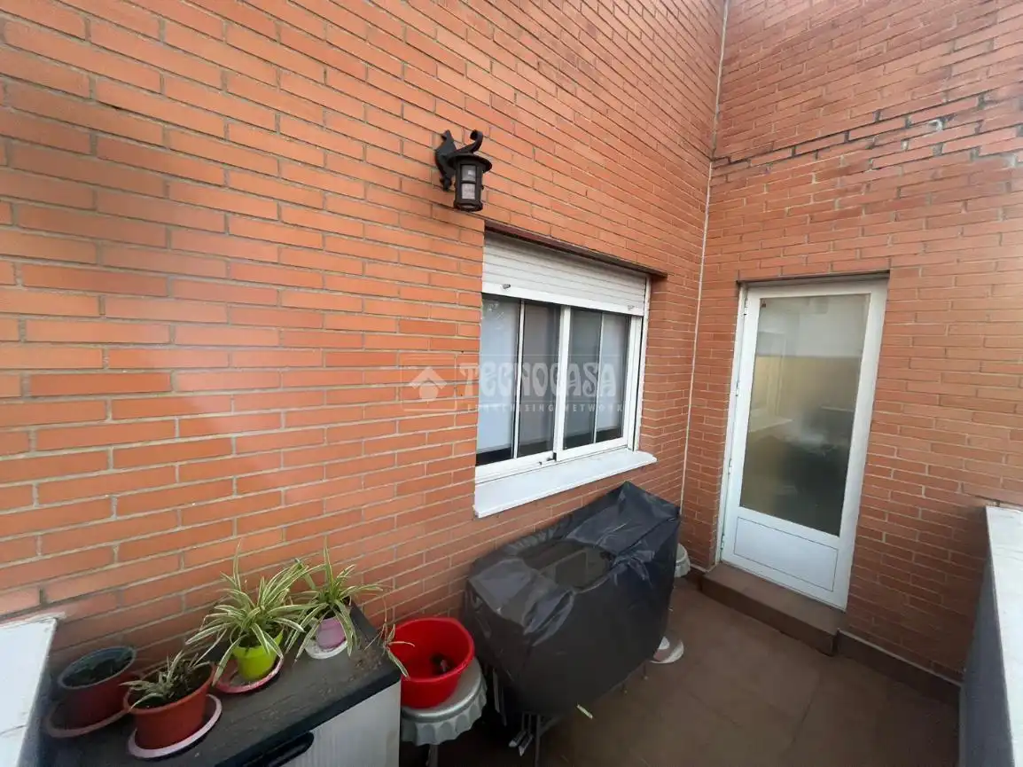 Vista exterior de Pis en venda en Pinto amb Calefacció i Terrassa
