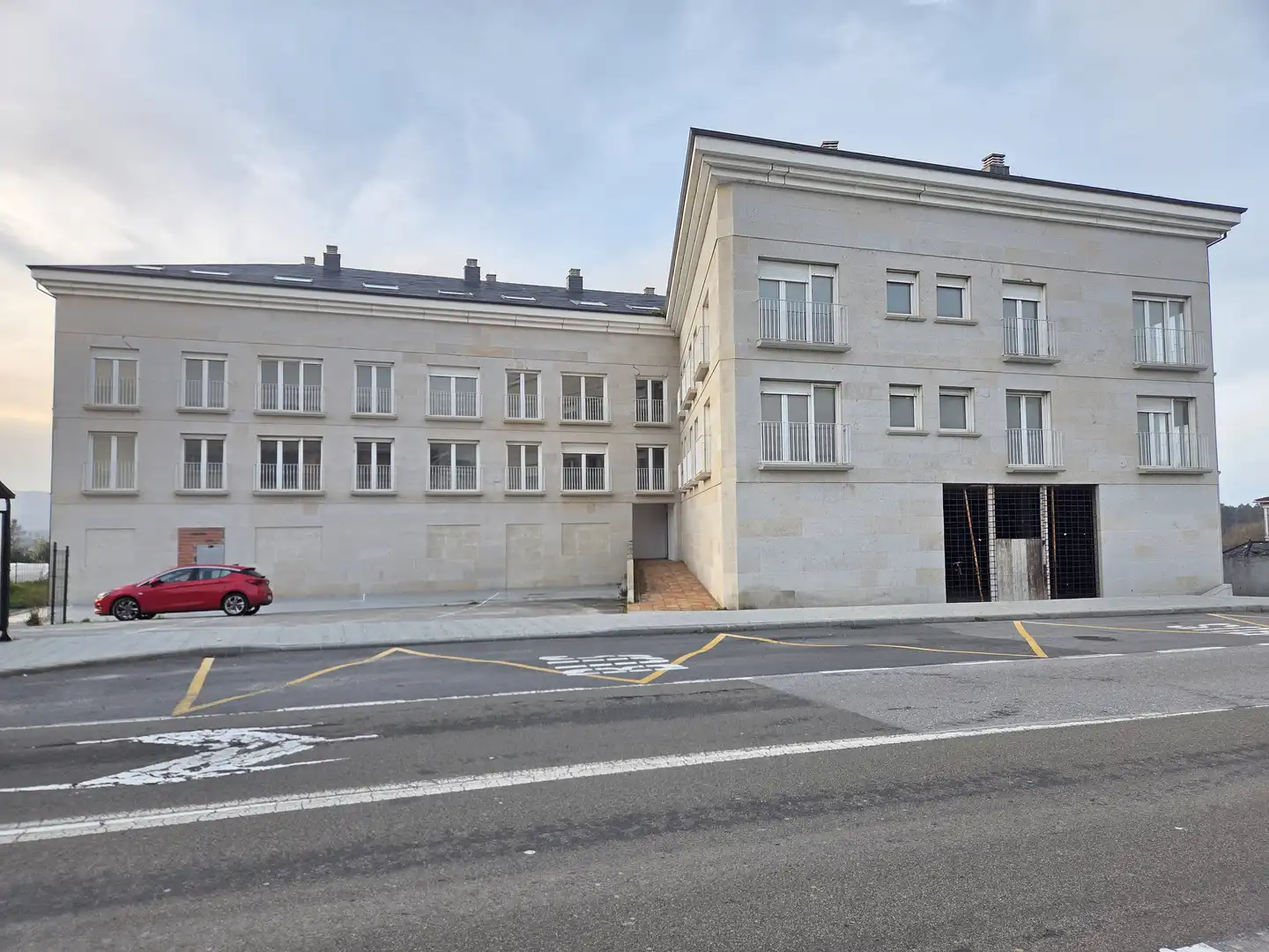 Außenansicht von Wohnung zum Verkauf in Barreiros mit Schwimmbad