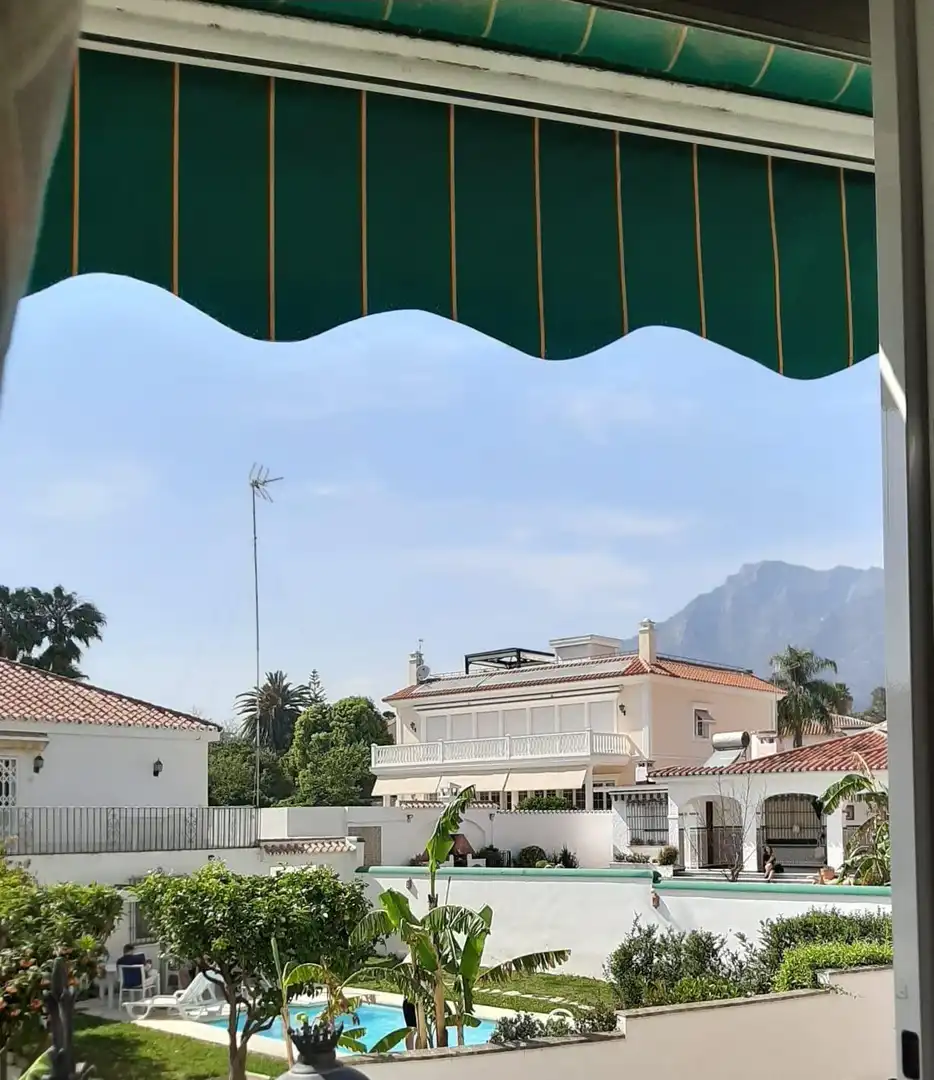 Vista exterior de Pis en venda en Marbella amb Terrassa
