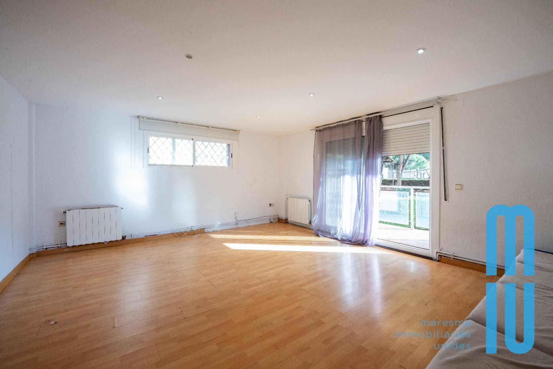 Living room of Flat for sale in Santa Susanna  with Heating, Parquet flooring and Terrace