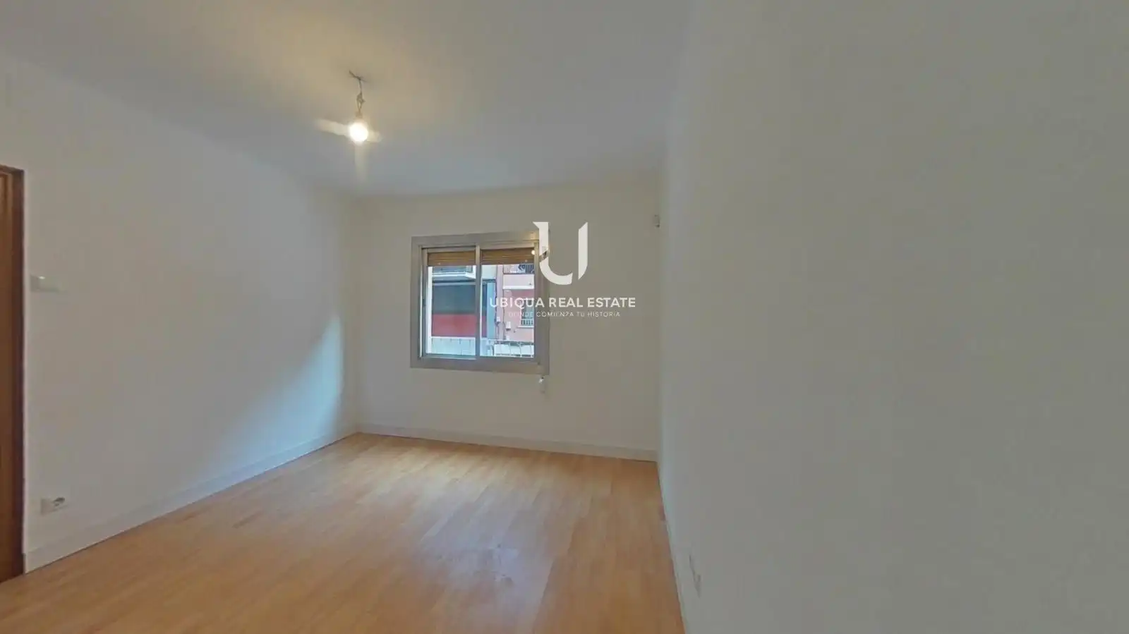 Bedroom of Flat for sale in L'Hospitalet de Llobregat  with Parquet flooring and Oven