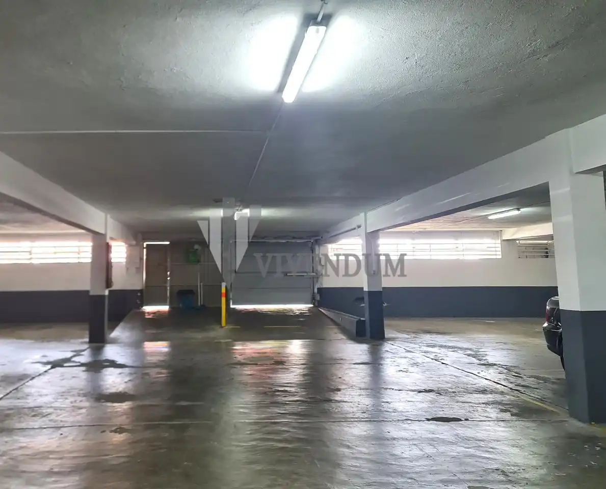 Parking de Piso en venta en Vigo  con Calefacción, Terraza y Trastero