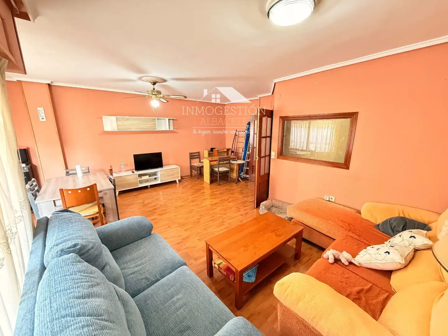Sala d'estar de Pis en venda en Albacete amb Calefacció, Parquet i Terrassa
