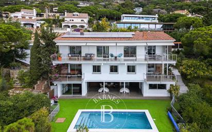 Vista exterior de Casa o xalet en venda en Cabrils amb Aire condicionat, Piscina i Balcó