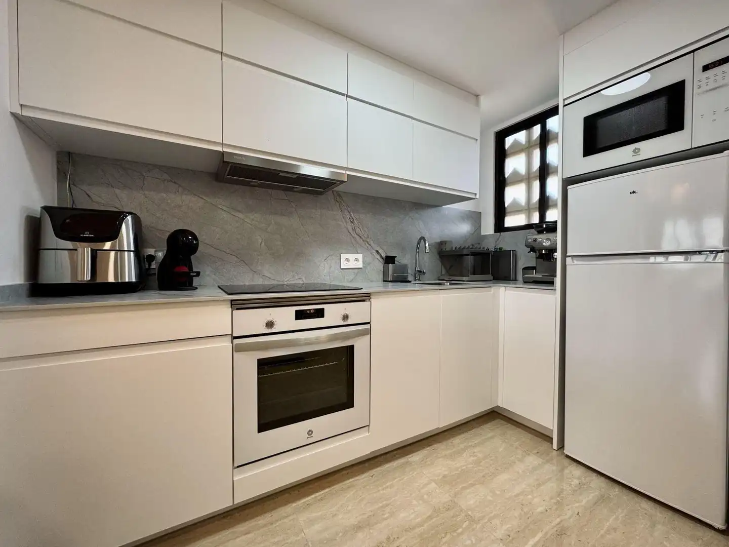 Kitchen of Apartments for rent in Benidorm  with Air Conditioner, Furnished and Community pool