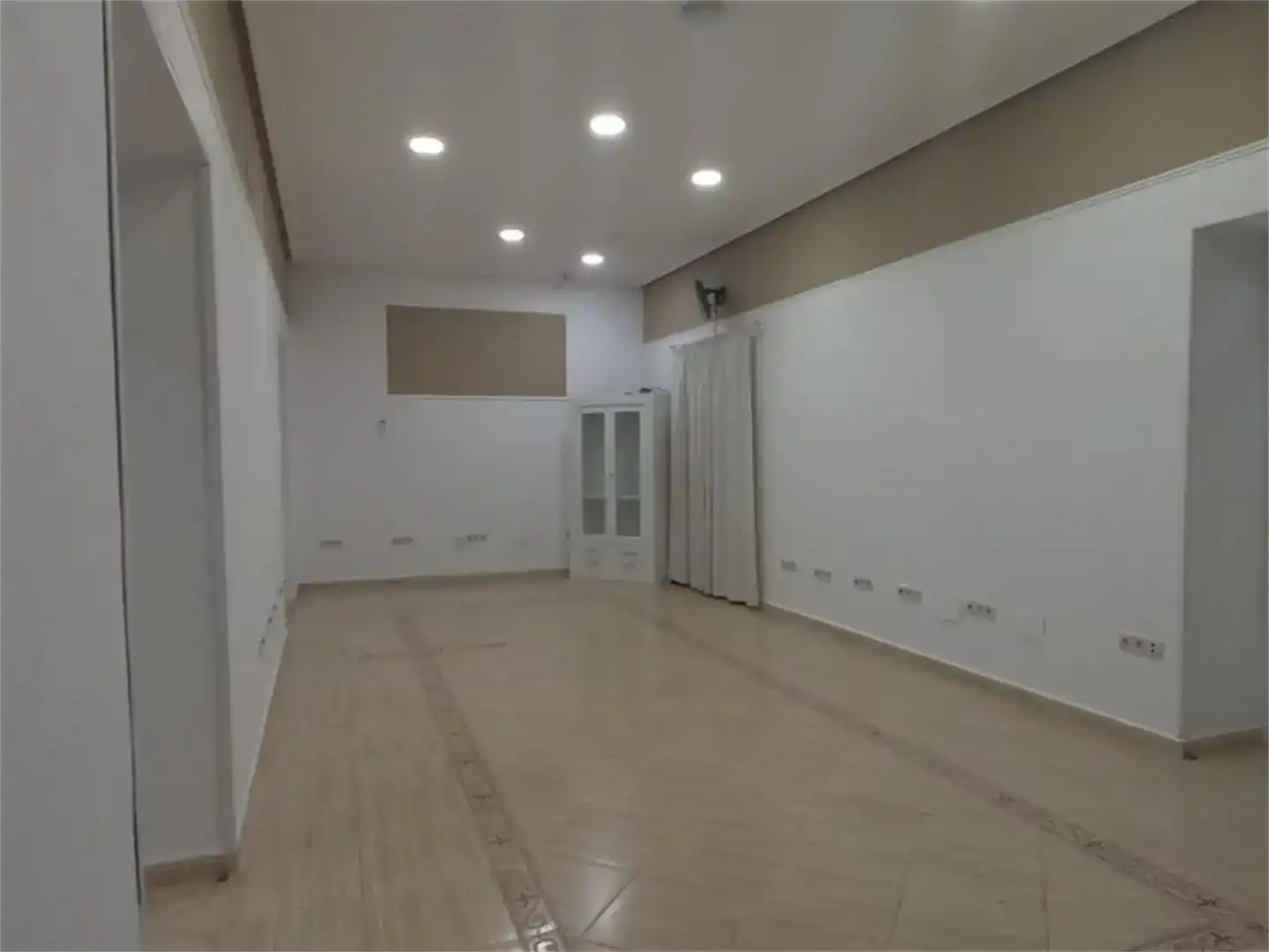 Commercial properties for rent in Marmolejo  with Air Conditioner