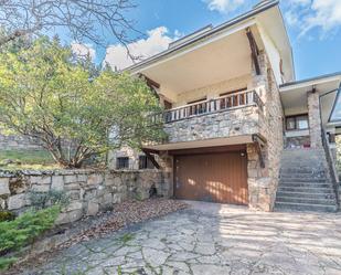 Vista exterior de Casa o xalet en venda en Navacerrada amb Calefacció, Jardí privat i Terrassa