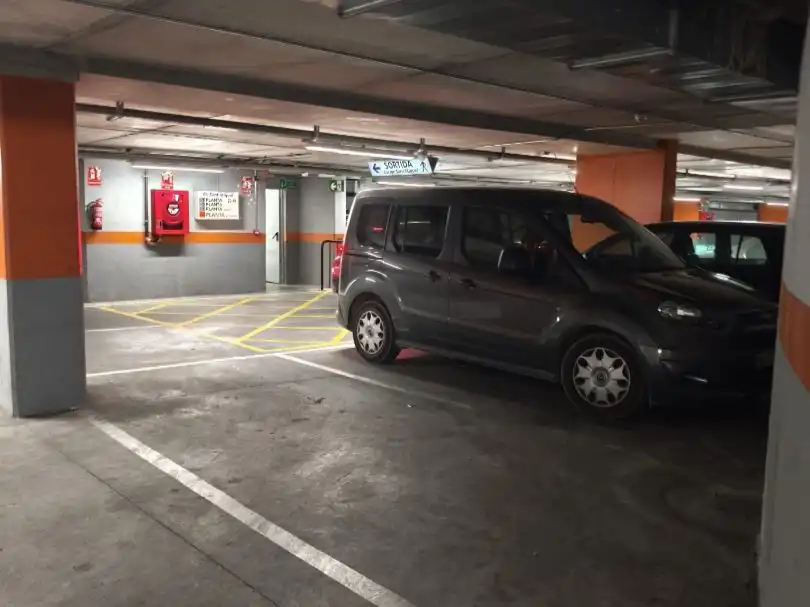 Garaje de alquiler en Avinguda del Comte de Sallent, Plaça dels Patins