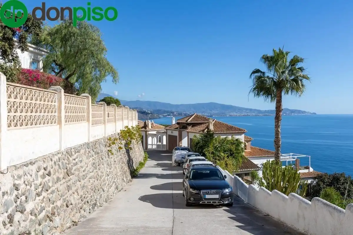 Exterior view of Houses for sale in Almuñécar  with Air Conditioner, Heating and Private garden