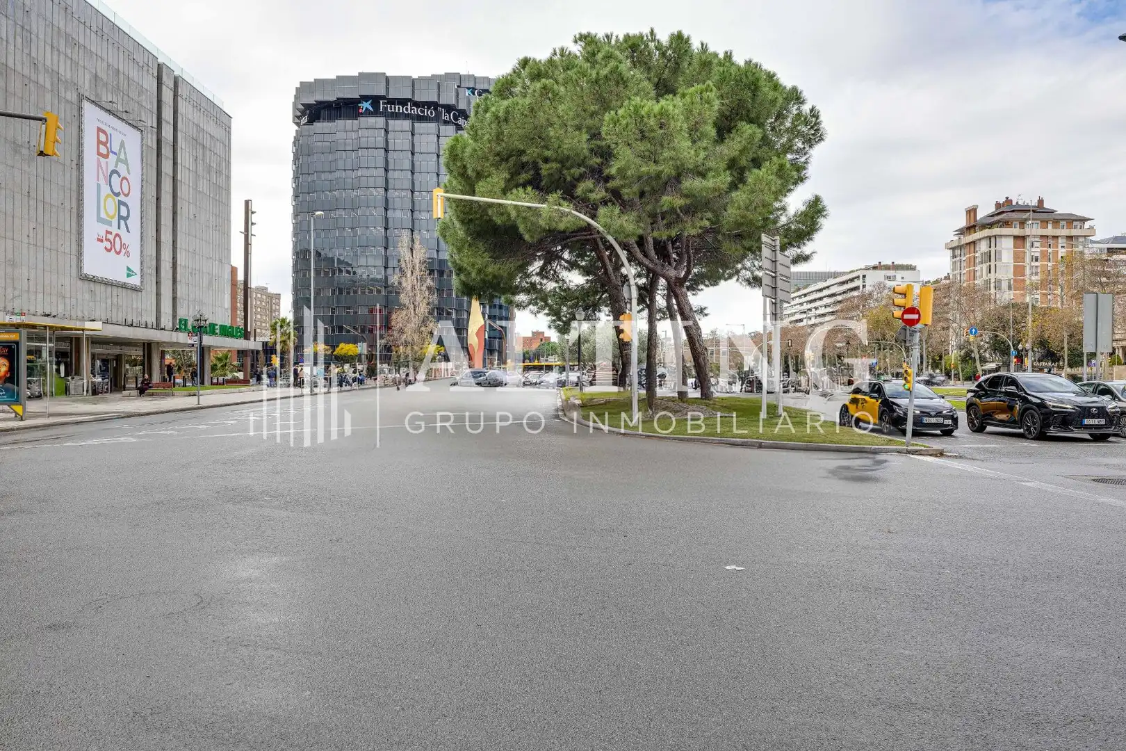 Vista exterior de Garatge en venda en Barcelona