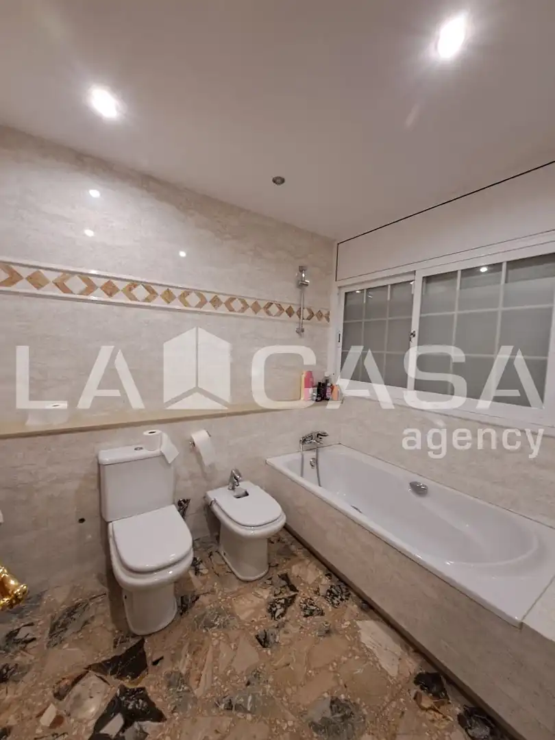 Bany de Casa o xalet en venda en Terrassa amb Terrassa i Piscina