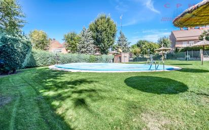 Piscina de Casa o xalet en venda en La Moraleja amb Aire condicionat i Terrassa