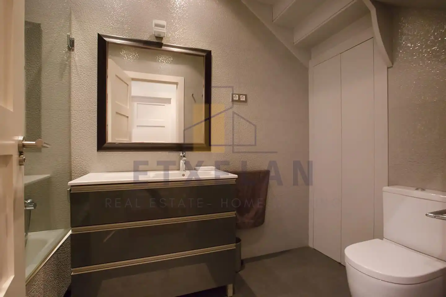 Bathroom of Flat for sale in Bilbao   with Heating, Storage room and Balcony