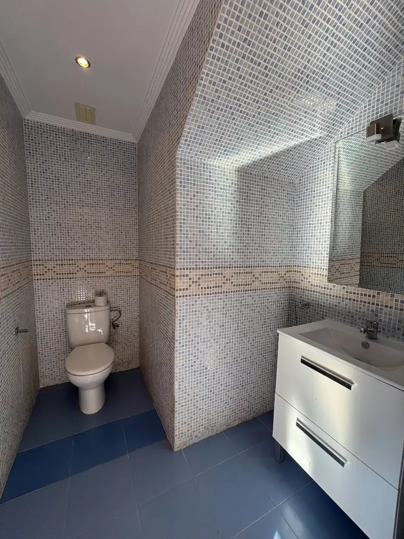 Bathroom of Detached homes for sale in Almensilla  with Air Conditioner, Private garden and Terrace