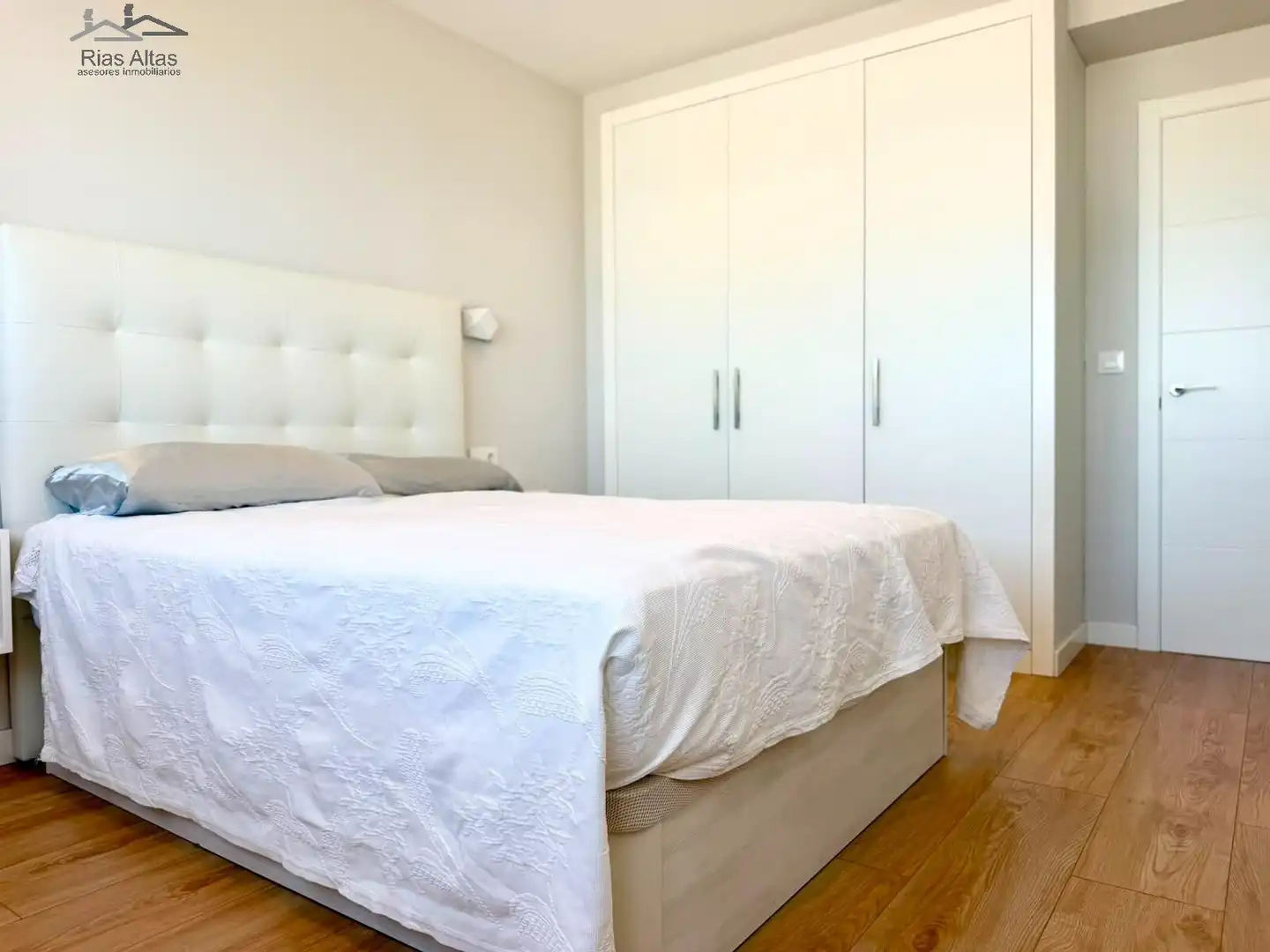 Habitación de Piso en venta en A Coruña Capital  con Calefacción, Terraza y Amueblado