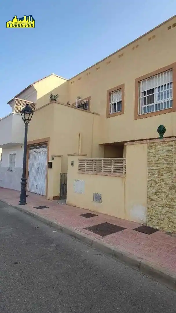 Casa adosada en venda a Calle Puerto de Santa María, Huércal de Almería