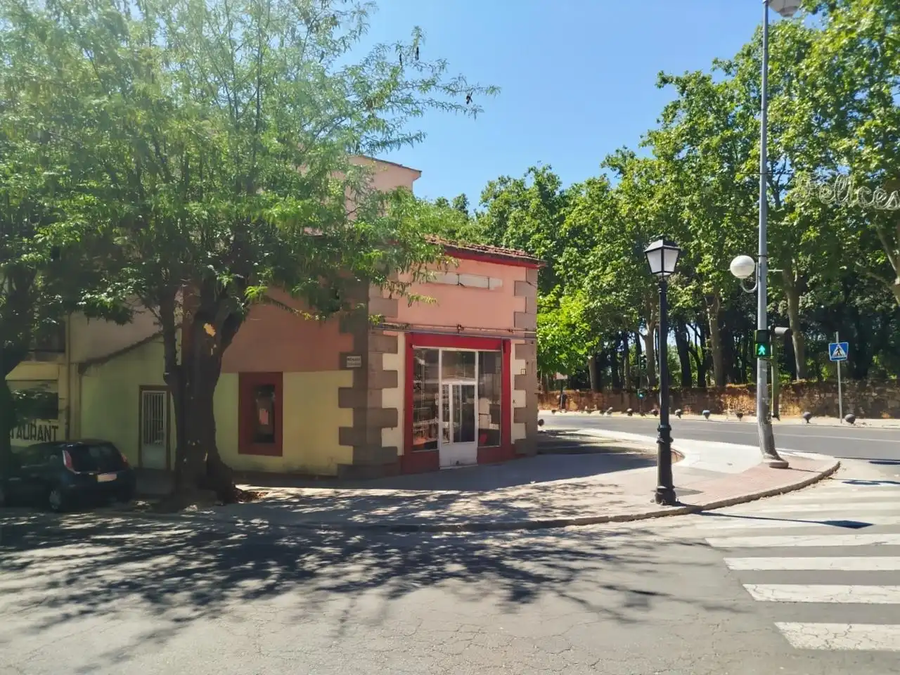 Terrenos y solares en venta en Avenida de los Reyes Católicos