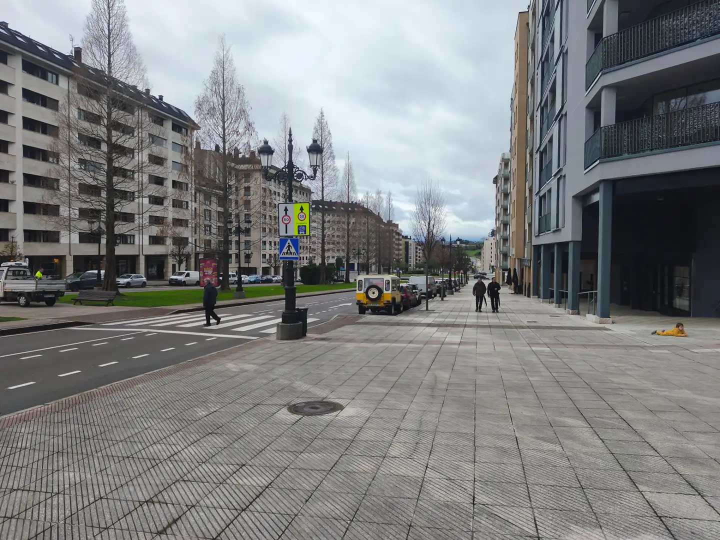Außenansicht von Geschaftsraum zur Miete in Oviedo  mit Terrasse