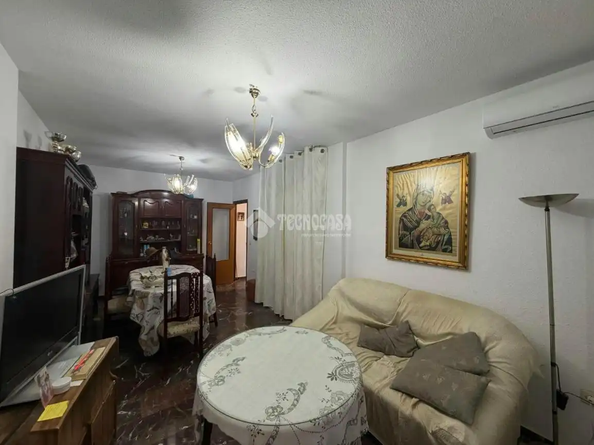 Sala de estar de Casa adosada en venta en Mengíbar con Aire acondicionado, Amueblado y Balcón