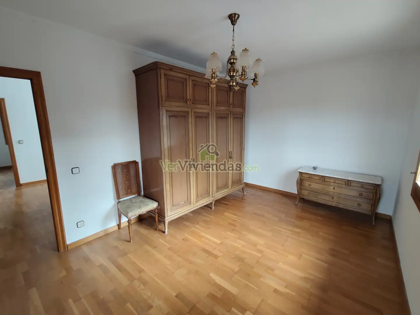 Dormitori de Casa o xalet en venda en Cerdanyola del Vallès amb Calefacció, Jardí privat i Parquet