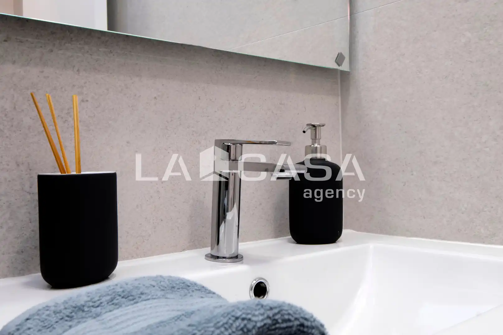 Bathroom of Flat for sale in Barcelona  with Balcony