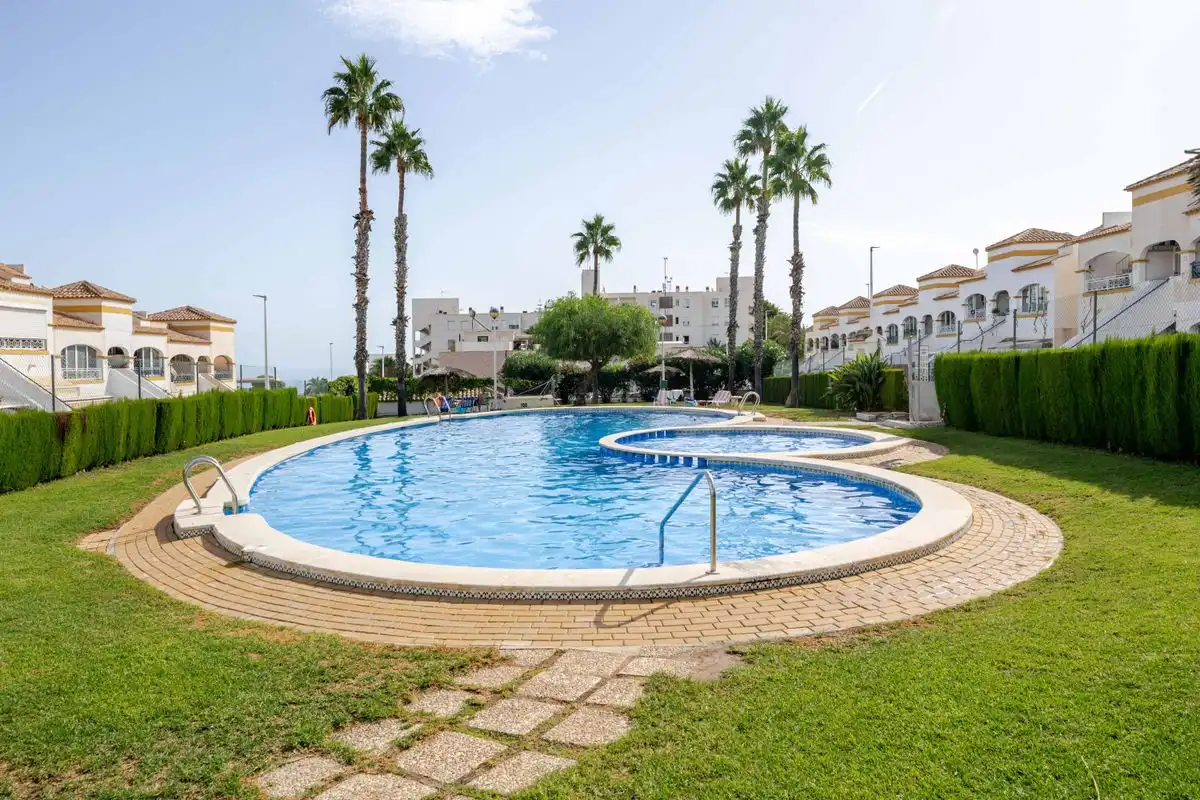 Schwimmbecken von Erdgeschoss zum Verkauf in Santa Pola mit Heizung, Privatgarten und Terrasse