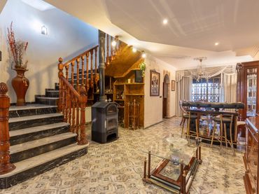 Casa amb balcó en venda a Plaza Iglesia de Pedro Ruiz 3