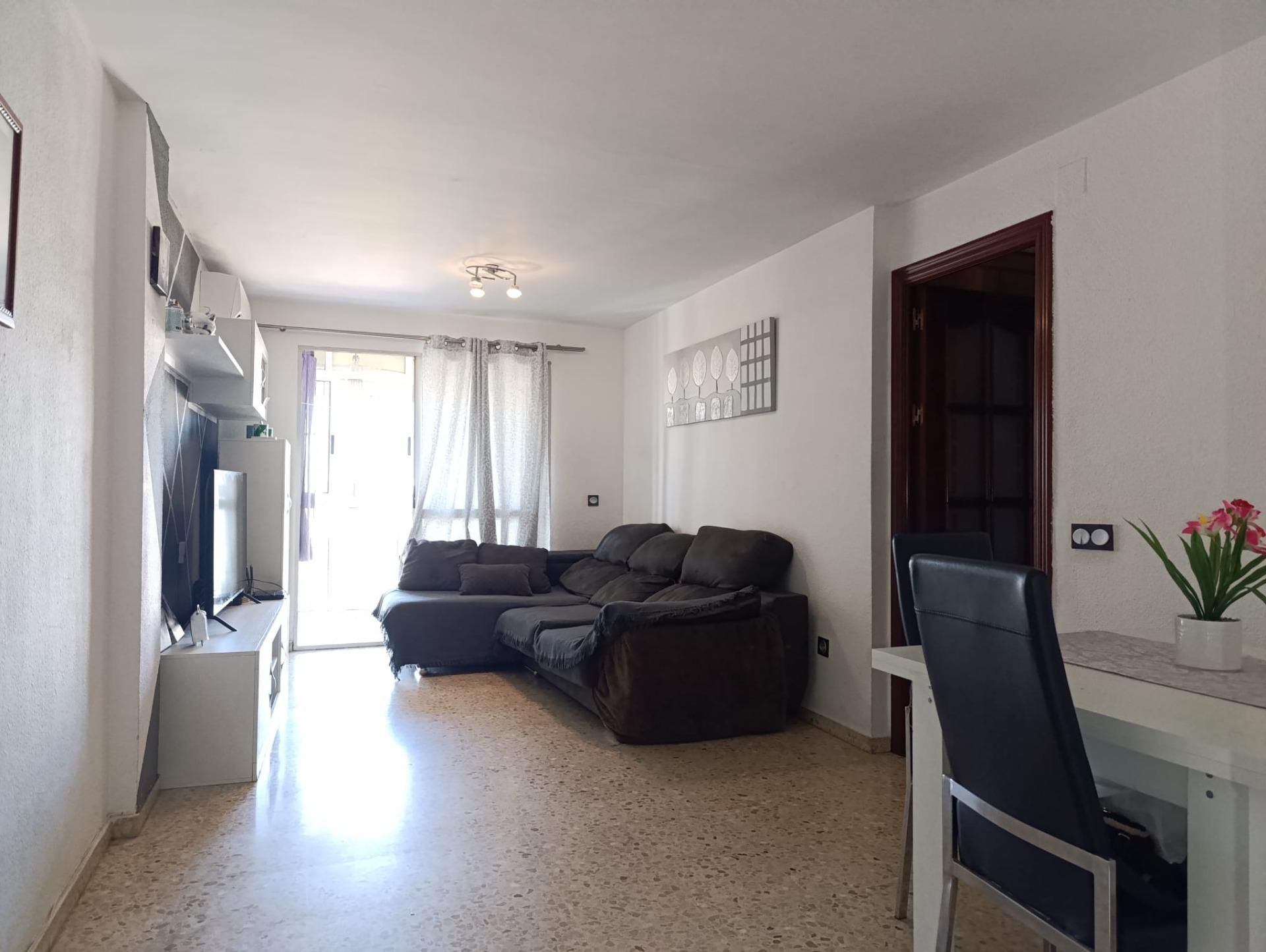 Living room of Flat for sale in  Sevilla Capital  with Air Conditioner, Heating and Private garden