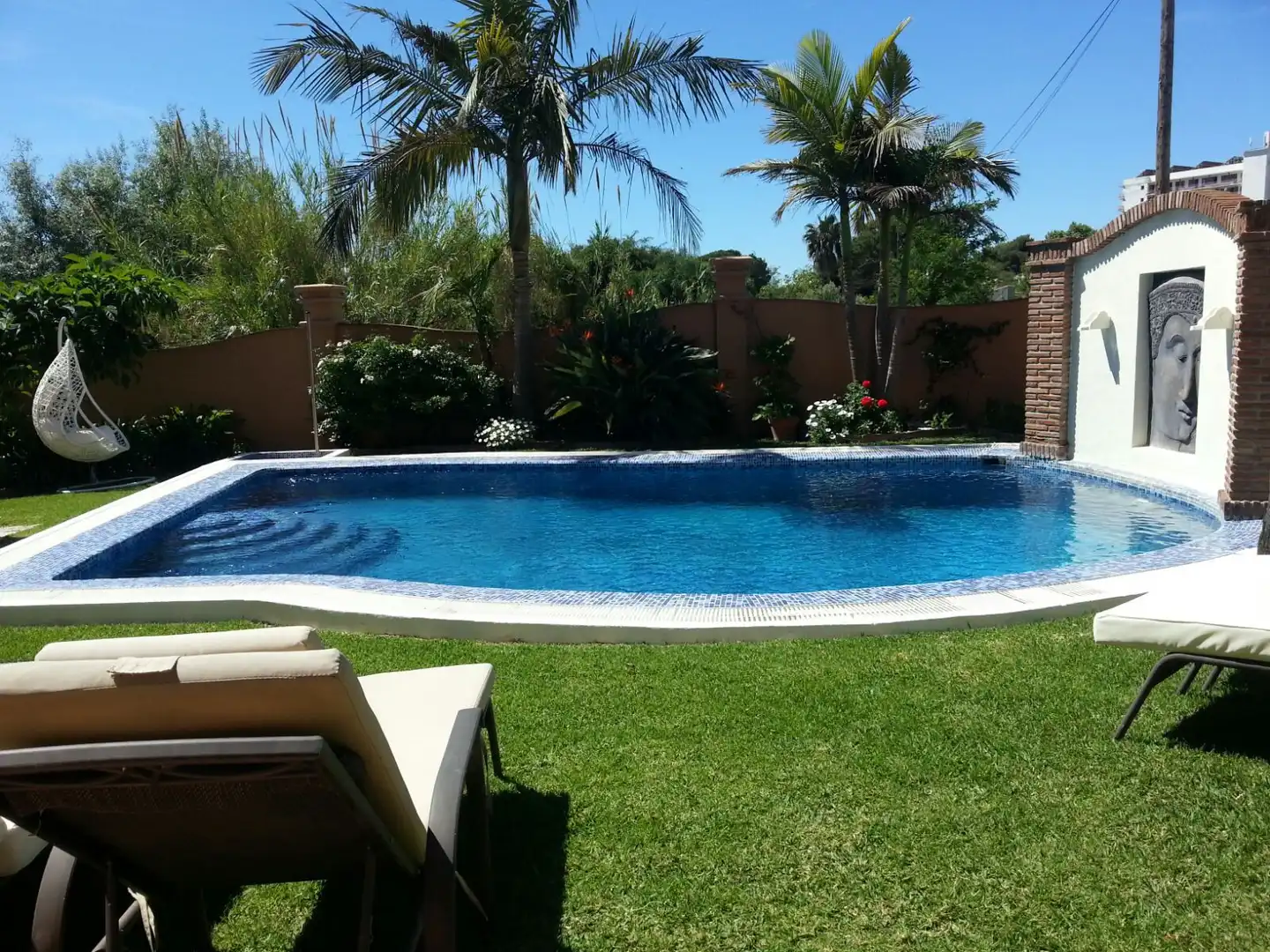 Piscina de Casa o chalet de alquiler en Estepona con Aire acondicionado, Jardín privado y Terraza