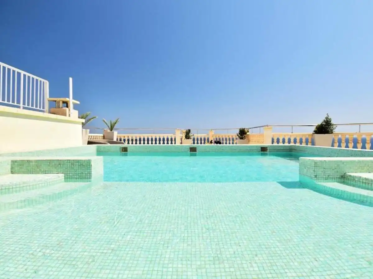 Piscina de Edifici en venda en Alicante / Alacant