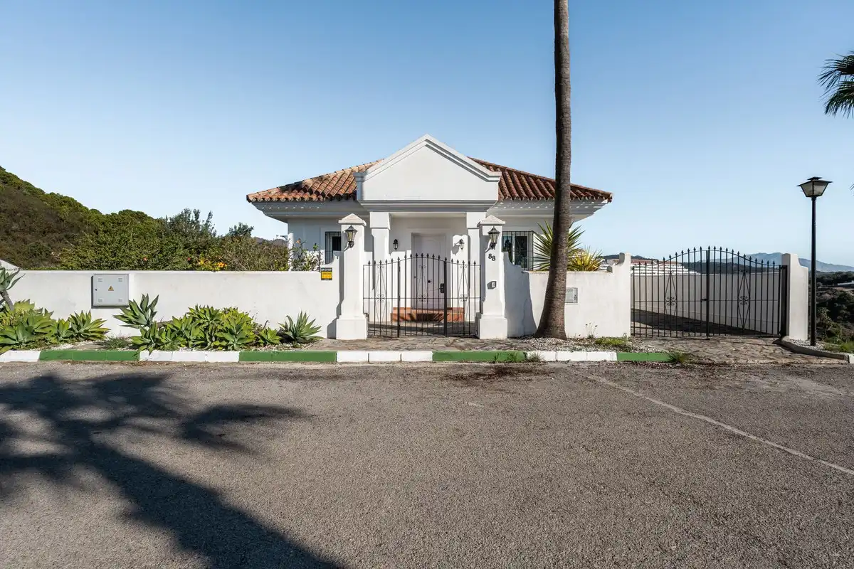 Exterior view of Houses for sale in Estepona  with Air Conditioner, Private garden and Terrace