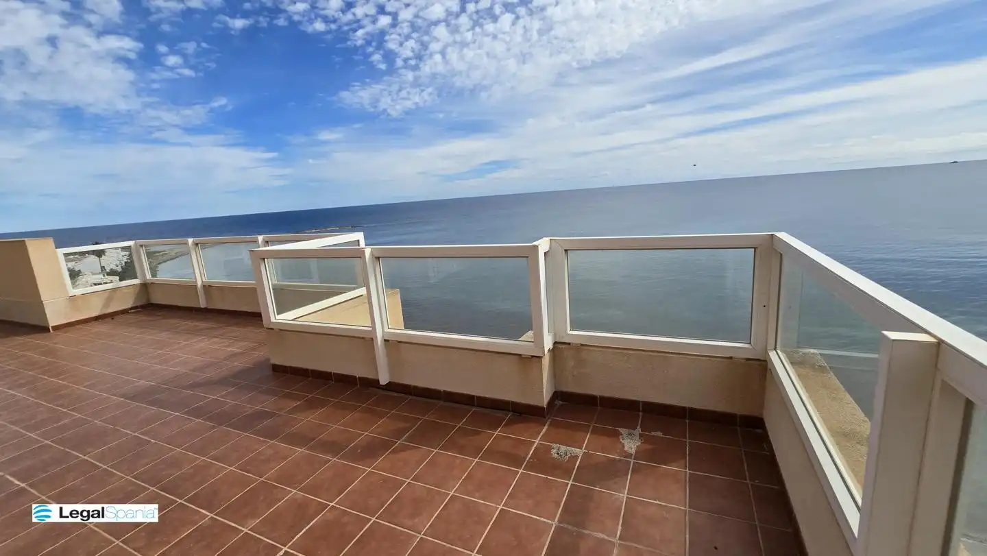 Terrasse von Wohnungen zum Verkauf in La Manga del Mar Menor mit Klimaanlage, Heizung und Privatgarten