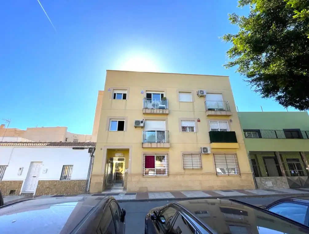 Vista exterior de Piso en venta en Roquetas de Mar