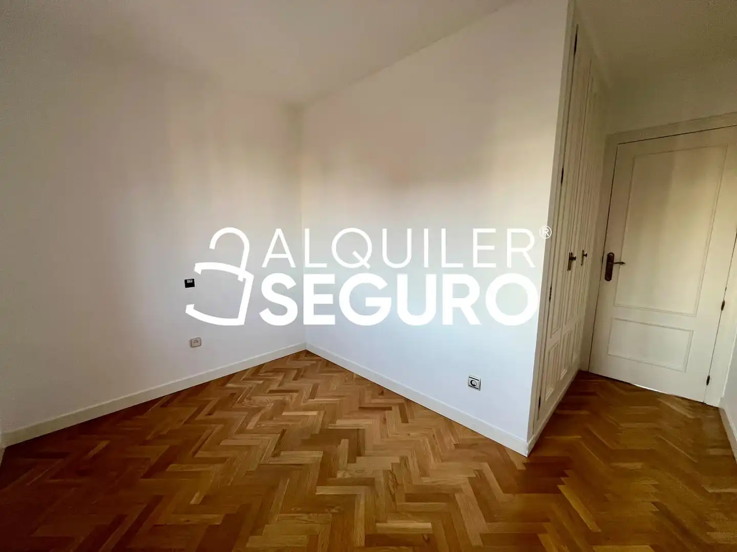 Bedroom of Flat for rent in Madrid  with Air Conditioner and Heating