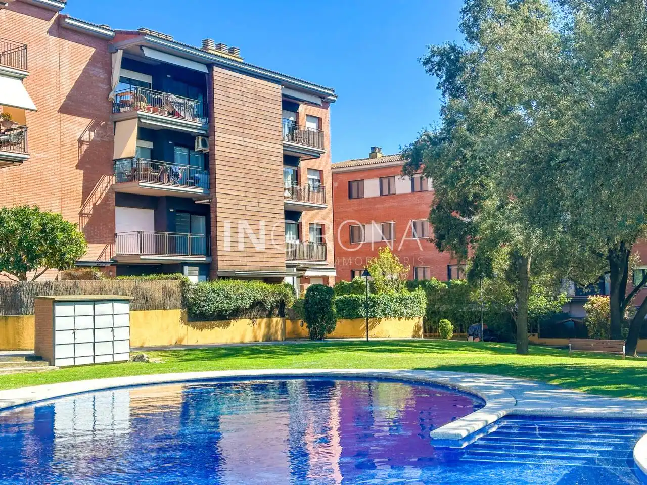 Außenansicht von Wohnung zum Verkauf in Girona mit Heizung, Terrasse und Balkon