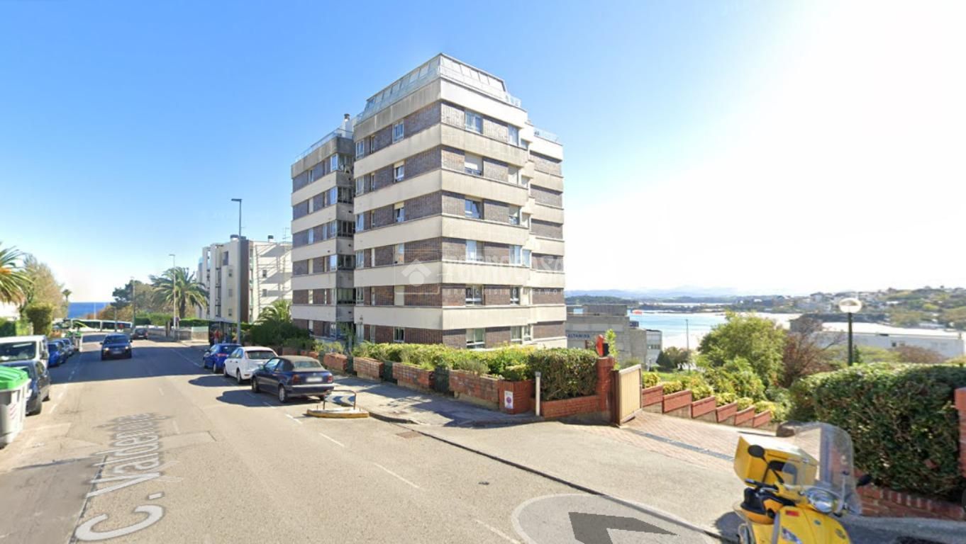 Vista exterior de Local en venda en Santander