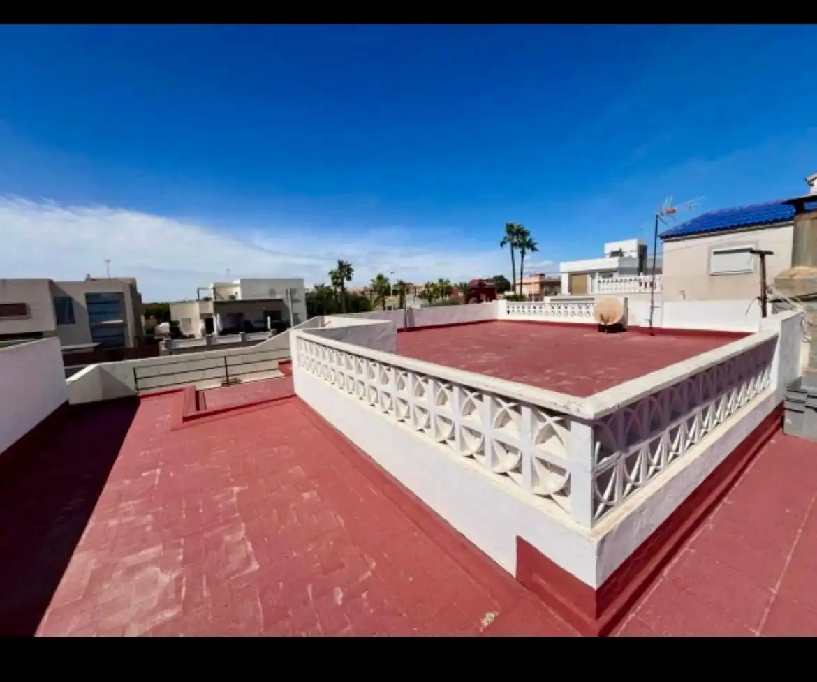Vista exterior de Casa o xalet en venda en Elche / Elx amb Aire condicionat, Piscina i Moblat